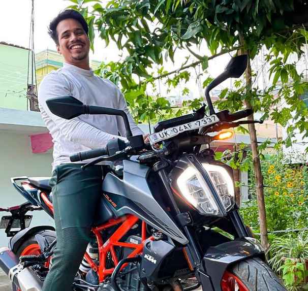Anshu Bisht showcasing his bike