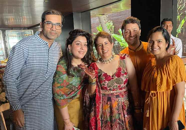 Arunabh Kumar with his wife and other family members