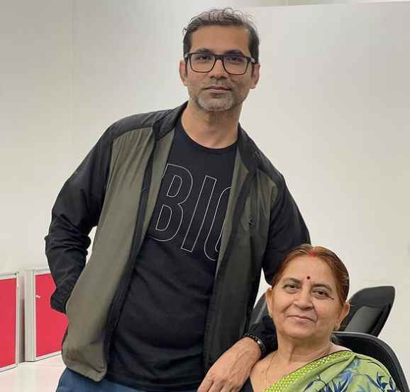 Arunabh Kumar with his mom