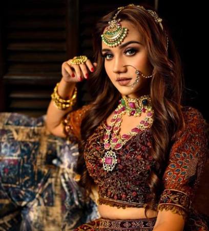 Ashi Singh with jewelry