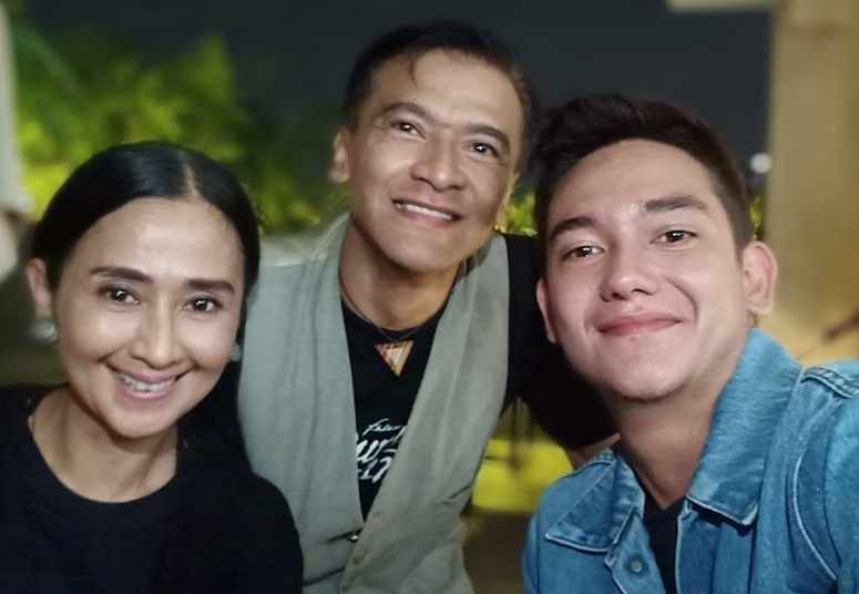 Donny Damara with two other actors