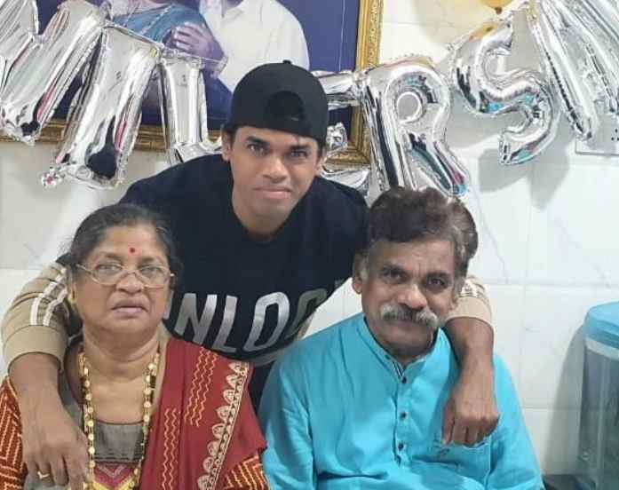 Siddhartha Jadhav with his mom and dad