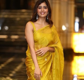 Amritha Aiyer in saree