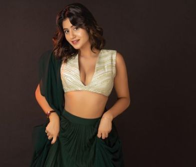 Anjali Arora hot, attractive, sexy, charming, beautiful photos | Stark Times