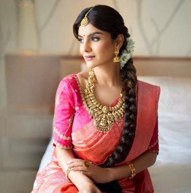 Anveshi Jain in traditional look 