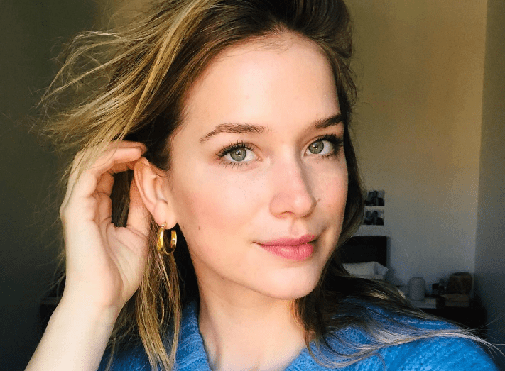 Elizabeth Lail age height net worth movies