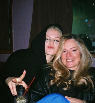 Reneé Rapp with her mother