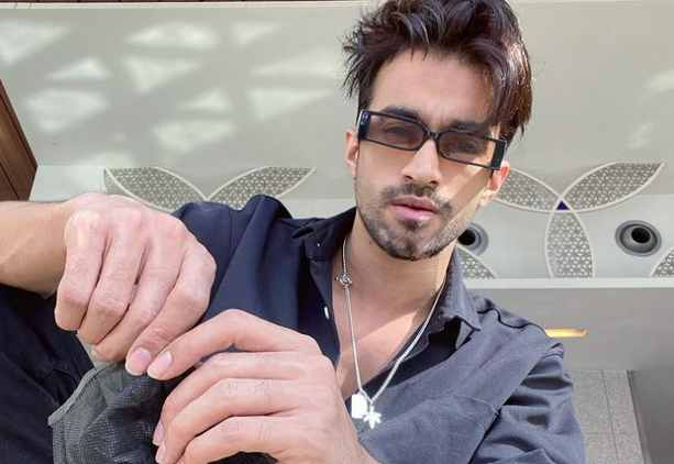 Rohit Singh looks handsome and smart in glasses