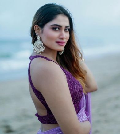 Shivani Narayanan hot, sexy, attractive, stunning pictures | Stark Times