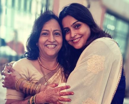 Surabhi Hande with her mother