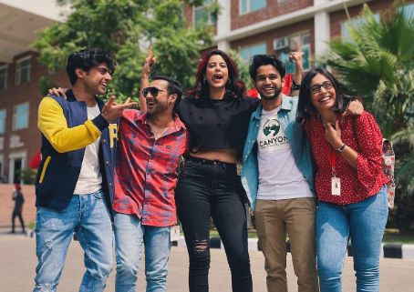 Abhinav Sharma with the cast of Campus Diaries 
