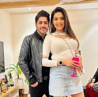 Abhishek Kapur with his co-star and rumored girlfriend Anjum Fakih