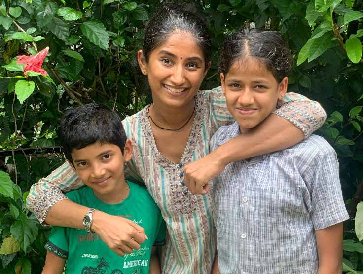 Aiyyo Shraddha with her niece and nephew