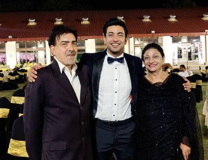 Fahmaan Khan with his parents 