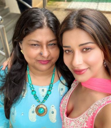 Nyra Banerjee with her mother