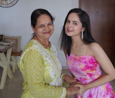 Palak Sindhwani with her mother