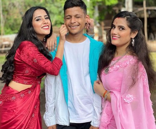 Sneha Bawsar's elder brother and sister