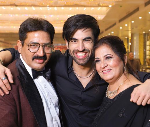 Abhishek Kapoor with his mother and father