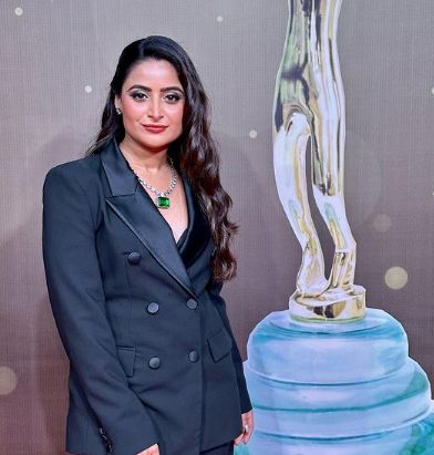 Aishwarya Sharma Bhatt at an award function 