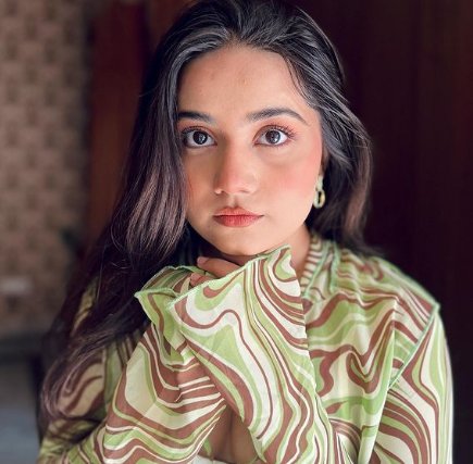 Dolly Javed Age, Height, Net Worth, Family, Sisters, Uorfi, Boyfriend, Model, Biography, Wiki