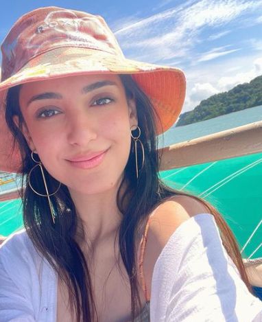 Kanikka Kapur enjoying her vacation in James Bond Island