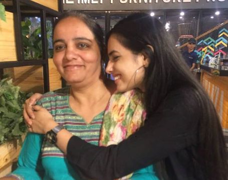 Rashmeet Kaur Sethi with her mother 