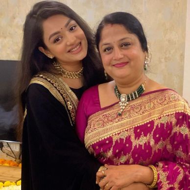 Samiksha Jaiswal with her mother