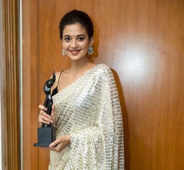 Shruti Sharma with an Award