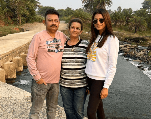 Sauraseni Maitra family parents siblings Instagram age boyfriend partner 
