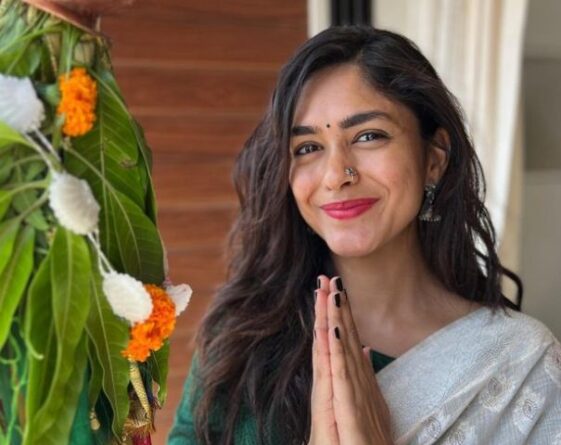 Mrunal Thakur Age, Height, Wiki Biography Family, Boyfriend, Movies