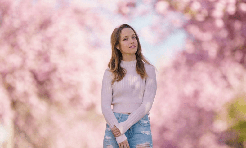 Siobhan Williams parents family age height net worth siblings Instagram 