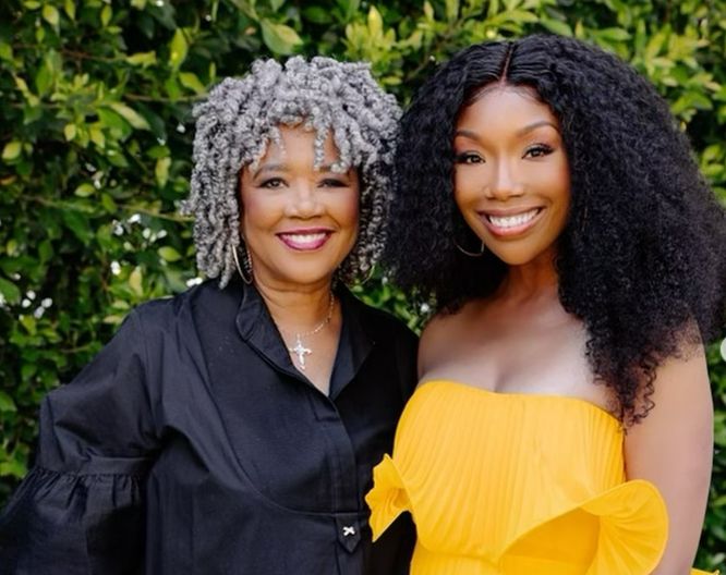 Brandy Norwood mother family parents siblings Instagram YouTube age height 