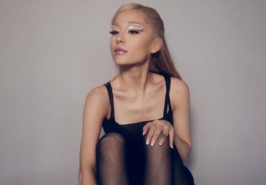 Ariana Grande net worth height age family parents siblings Instagram songs 