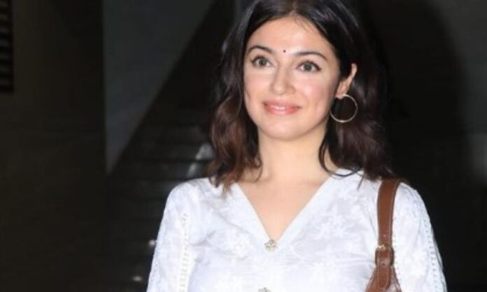 Divya Khosla Kumar- Height, Weight, Body Measurement, Hair Color, Eye Color