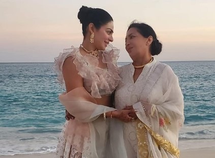 Neeru Bajwa mother family parents age height net worth siblings Instagram bra size body measurement 