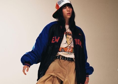 Billie Eilish bra size body measurement age height net worth weight eye and hair color 