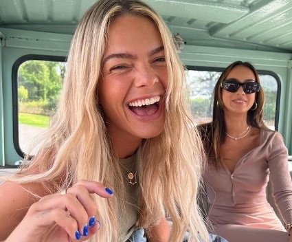 Louisa Johnson height weight body measurement family parents siblings bra size 