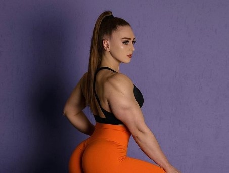 Julia Vins height weight bra size body measurement net worth family parents siblings 