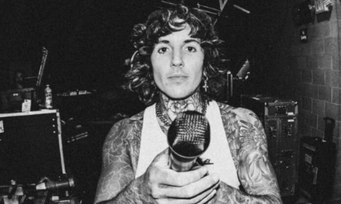 Oli Sykes- Height, Weight, Body Measurement, Hair Color, and Eye Color