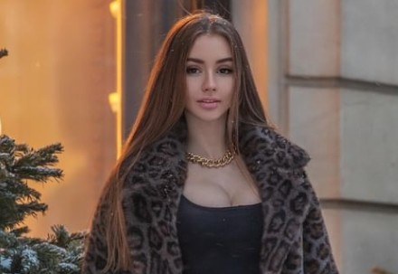 Valenti Vitel bra size body measurement eye color age height net worth weight family and parents 