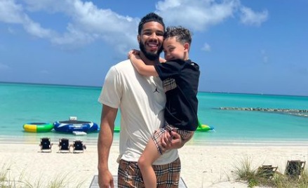 Jayson Tatum son family parents siblings age height net worth weight and girlfriend 