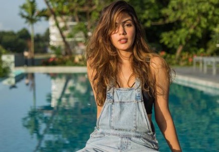 Rhea Chakraborty boyfriend partner age height net worth weight family parents and siblings 