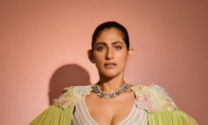 Kubbra Sait- Height, Weight, Age, Measurements, Zodiac Sign, Hair, and Eye Color